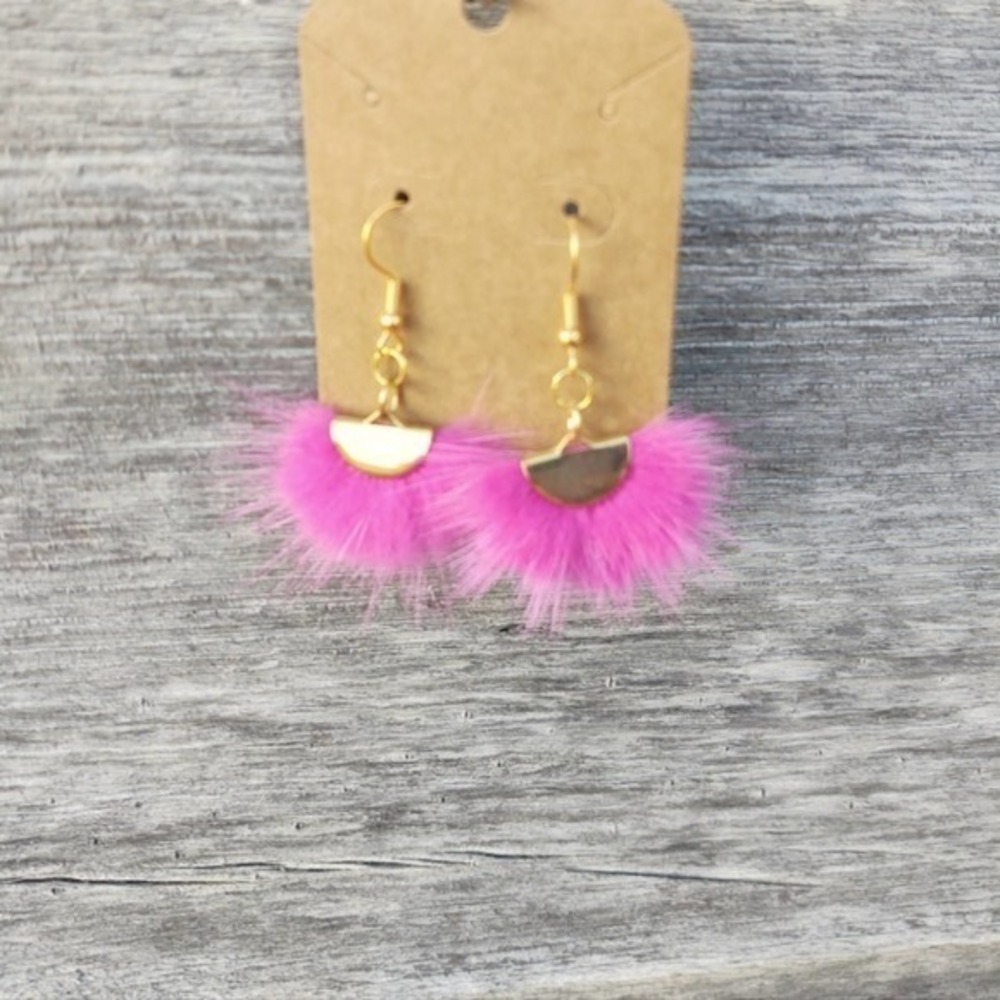 Pink and gold earrings‎